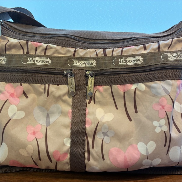 LeSportSac Luxury Everyday Bag in Heart and Flower Pattern - Picture 4 of 5